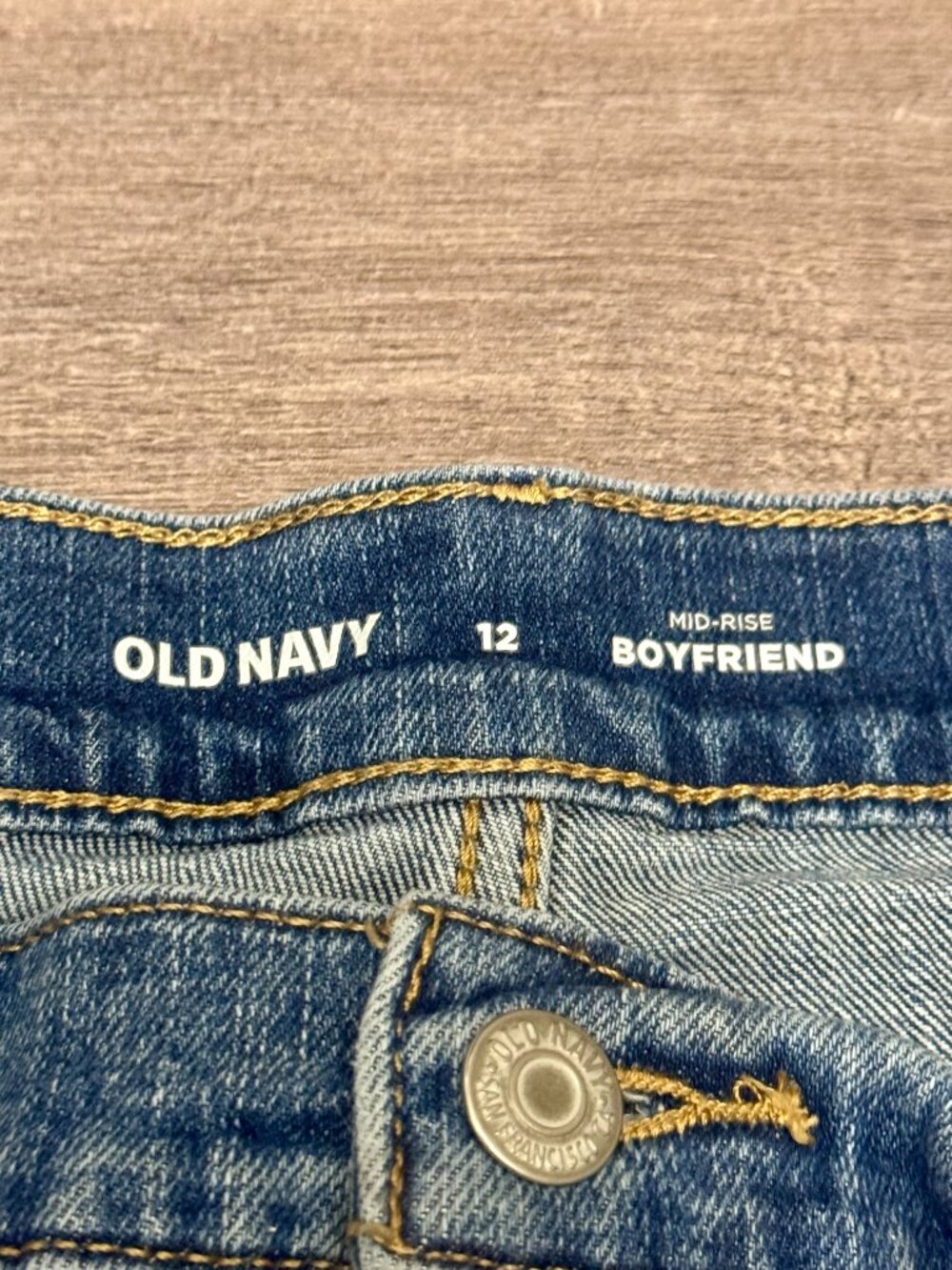 👖 Old Navy Mid-Rise Boyfriend Distressed Jeans Size 12 Raw Hem - Picture 7 of 11